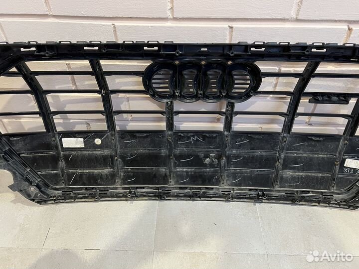 Ориг. центр. решетка бампера Audi Q5 FY 2021 rest