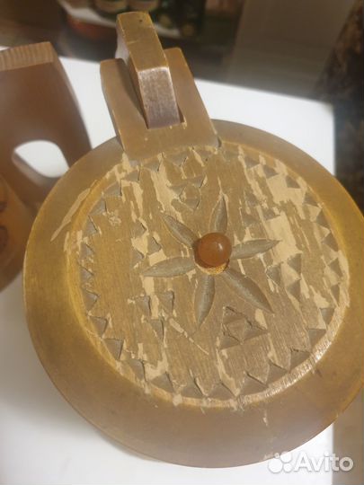 Деревянные кувшин и большая кружка