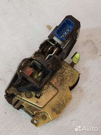 Замок задней левой двери bmw 3 e36