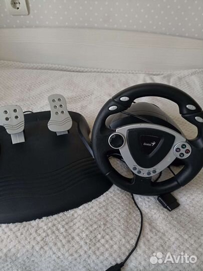 Игровой руль с педалями