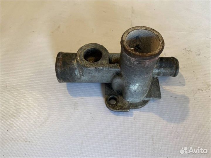 Фланец двигателя системы охлаждения LADA 2110