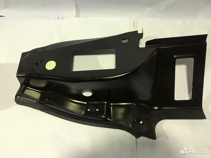 Задняя левая стойка Freelander 2