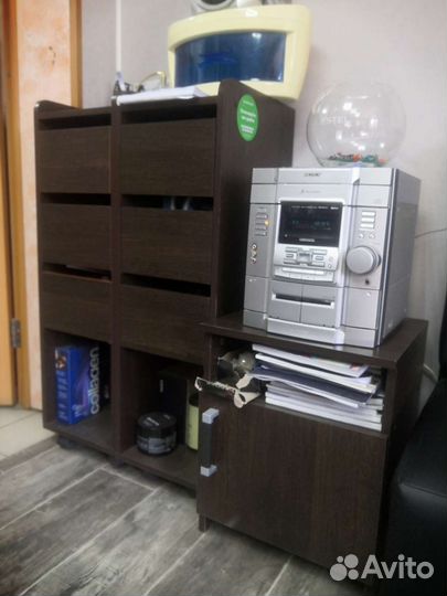 2 тележки-тумбы, тумбочка, стеллаж