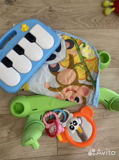 Детский коврик с пианино