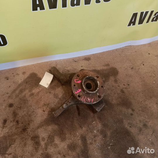 Поворотный кулак правый Nissan Note Е11