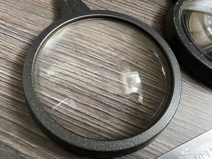 Увеличительное стекло лупа