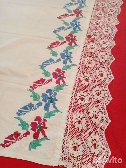 Подзор с кружевом и вышивкой. Винтажный