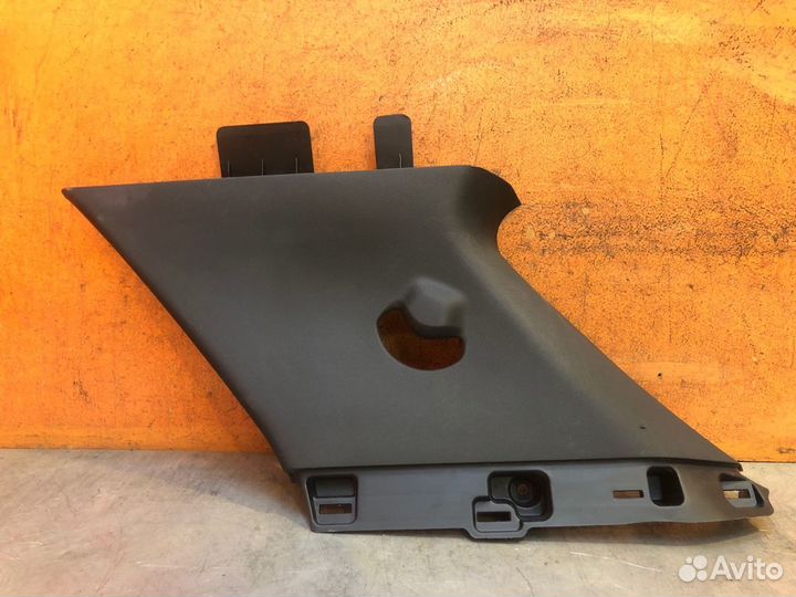 Обшивка стойки задняя правая Ford Explorer 5 U502