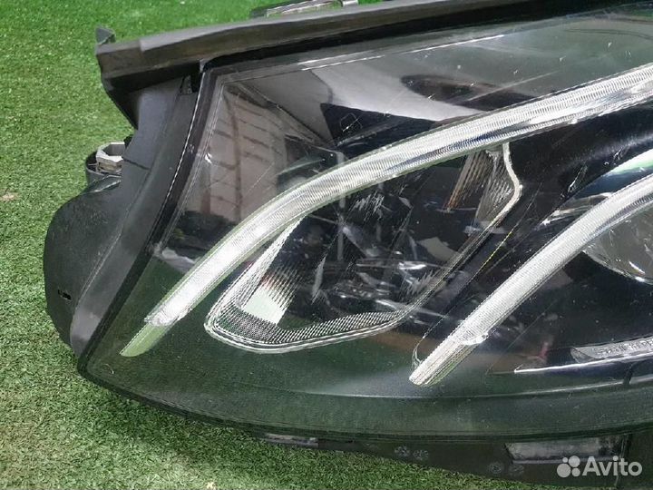 Фара левая Mercedes-Benz E-Class