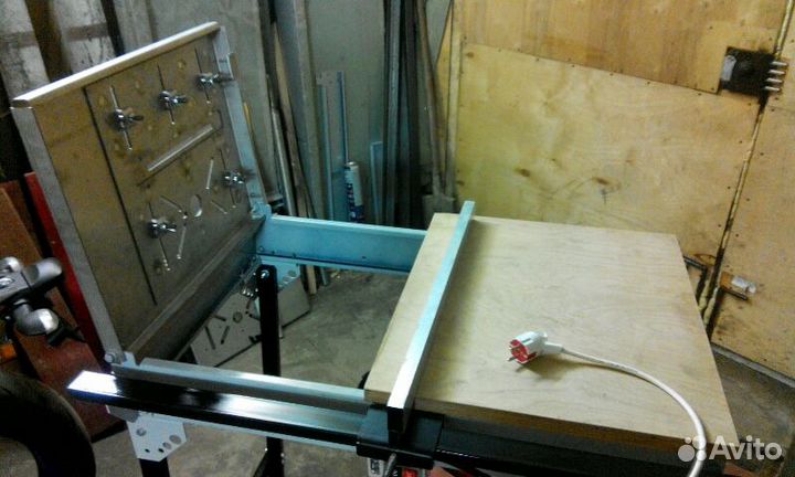 Стол-верстак для работы с электроинструментом