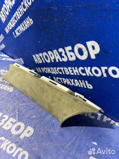 Обшивка задней стойки Audi A8D3 седан 2005