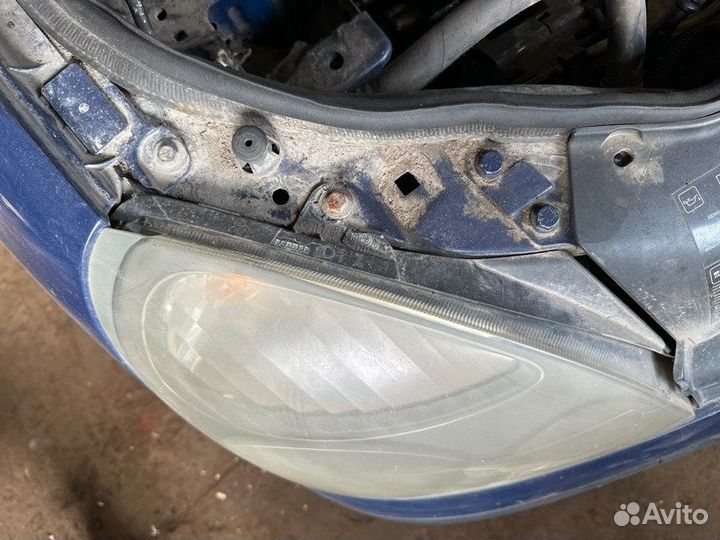 Фара правая Renault Clio хетчбек 1.5 DCI K9K 2005
