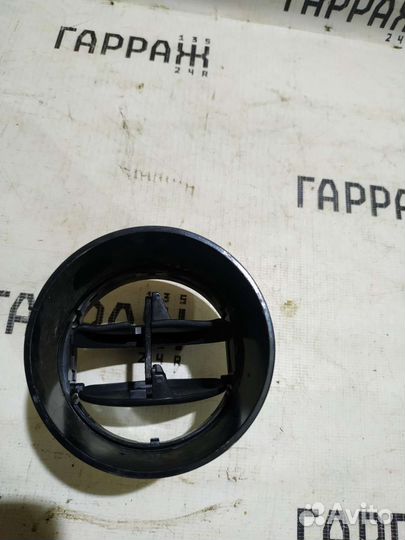 Дефлектор воздушный правый Renault Sandero 2