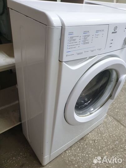 Стиральная машина Indesit/узкая