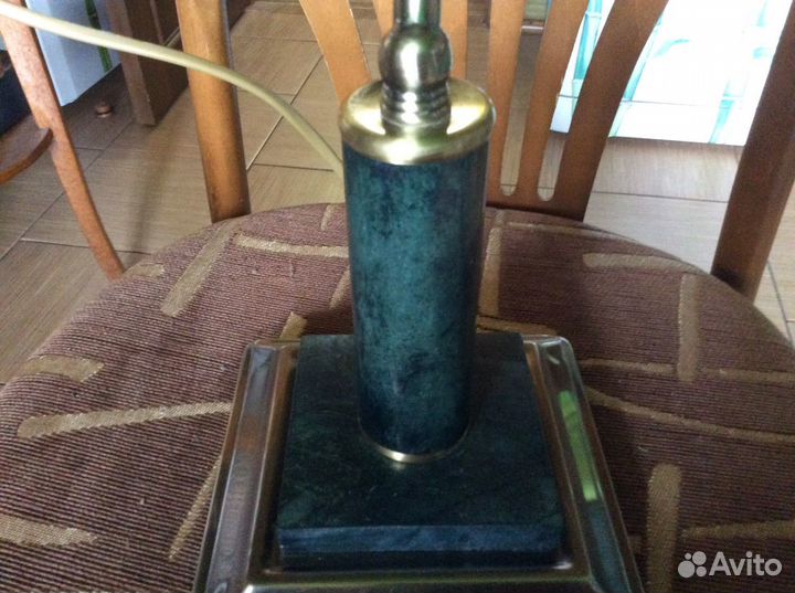 Лампа настольная зеленая мрамор