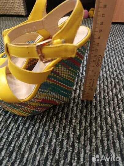 Босоножки женские
