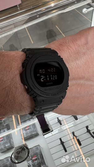 Японские наручные часы Casio G-Shock DW-5750E-1B