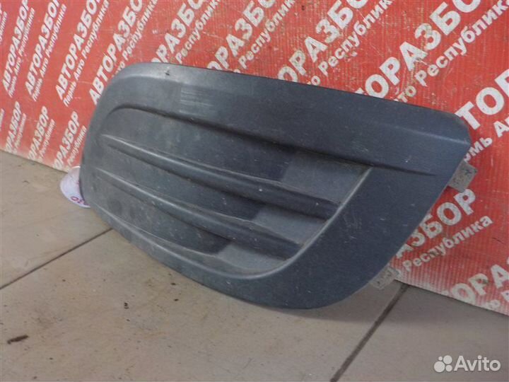 Заглушка противотуманной фары передняя левая LADA