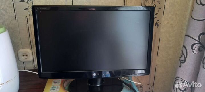 Монитор LG flatron w2243s