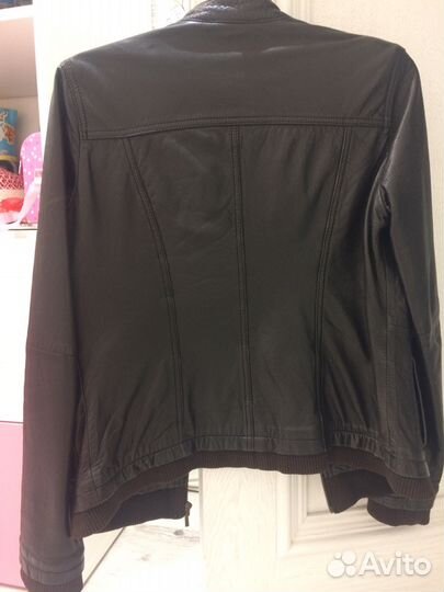 Продаю куртку кожаную