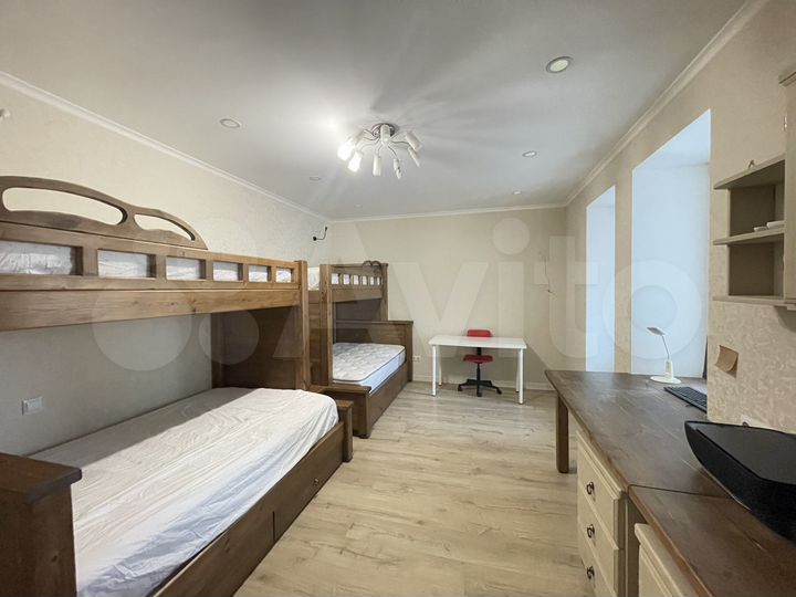 3-к. квартира, 90 м², 3/10 эт.