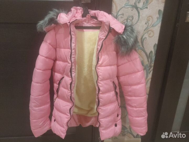 Продам куртку на девочку