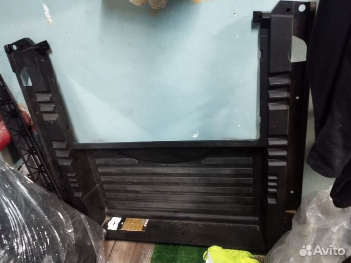 Обшивка багажника audi q7