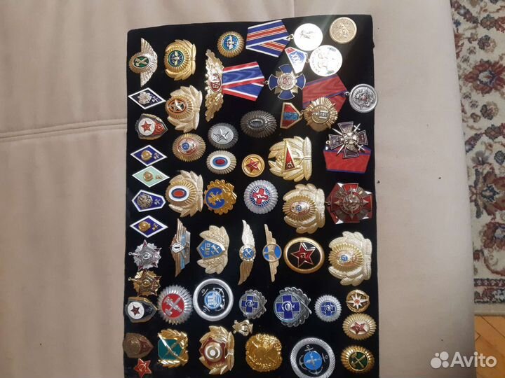 Кокарды, значки и медальки