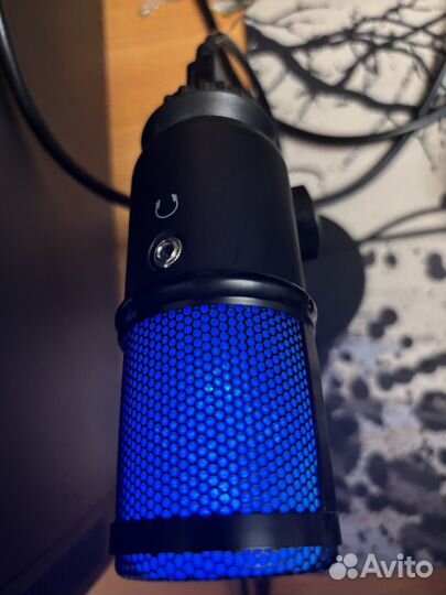 Студийный микрофон