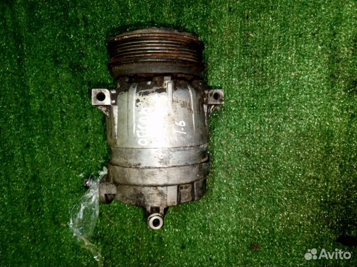 Компрессор кондиционера Опель Вектра В 1.6