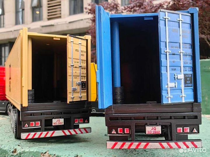 Модель игрушка грузовик дальнобойщик 1/50