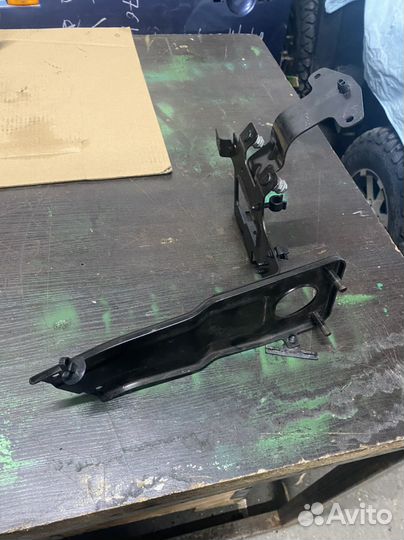 Кронштейн топл.фильтра Range Rover L322 4.4Diesel