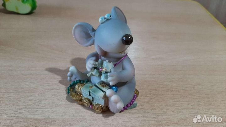 Сувениры статуэтки