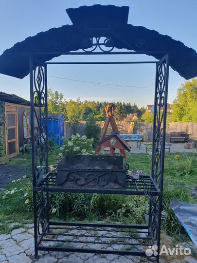 Мангал с крышей