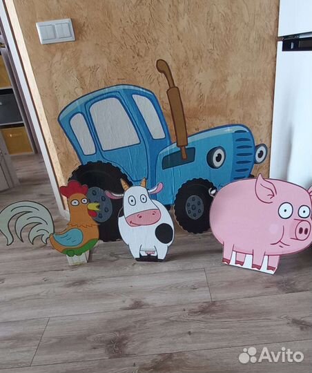 Фотозона синий трактор