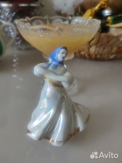 Фарфоровая статуэтка барышня СССР