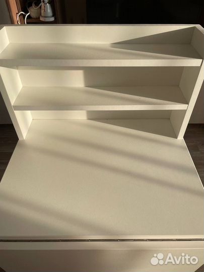 Маникюрный стол