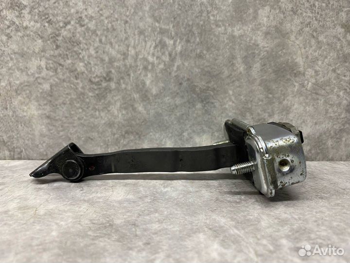 Ограничитель открывания двери передней правой Kia