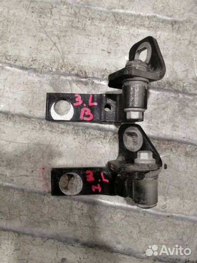 Петля двери задняя левая Ford Focus 3 седан 1.6