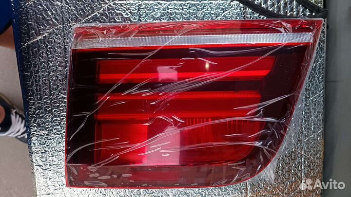 Фонарь в крышке багажника левый