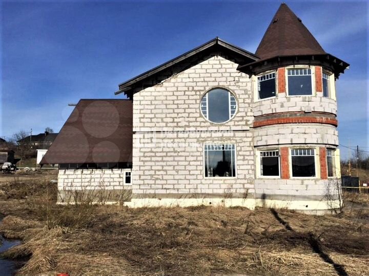 Коттедж 234 м² на участке 10 сот.