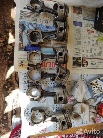 Комплект поршней с шатунами rb26dett