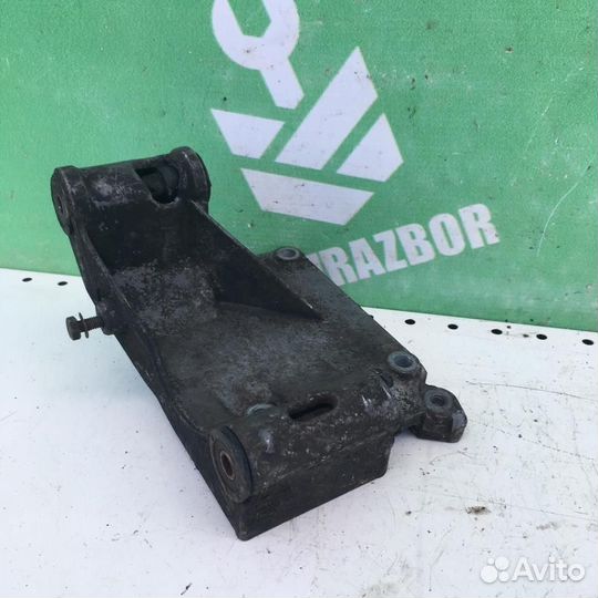 Кронштейн генератора бмв Е30