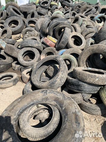 Утилизация шин в ростове на дону. Переработка покрышек. Автомобильные шины на контейнерной площадке. Старые покрышки. Сбор шин.