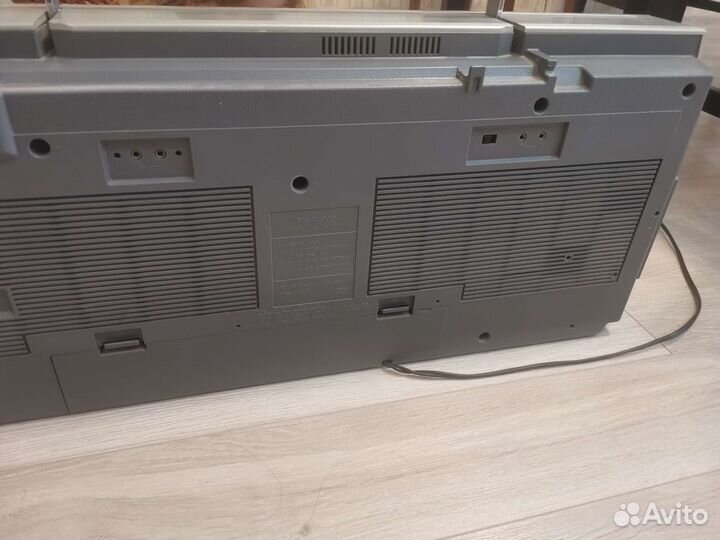 Кассетный магнитофон sanyo