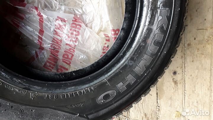 Kumho I'Zen Wis KW19 215/65 R16 98T
