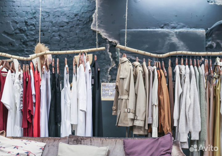 Аренда рейла и полки в шоуруме в центре Москвы