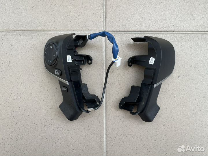 Кнопки мультируля Toyota Camry 50