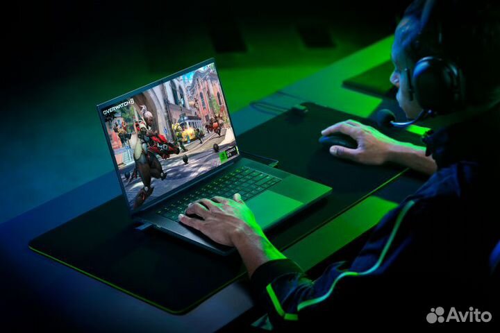 Razer Blade 18 Intel i9-13950HX, nVidia RTX4070 8G