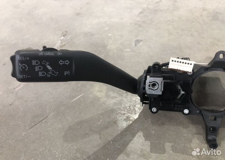 Переключатель подрулевой VAG Skoda Octavia A5 (1Z)